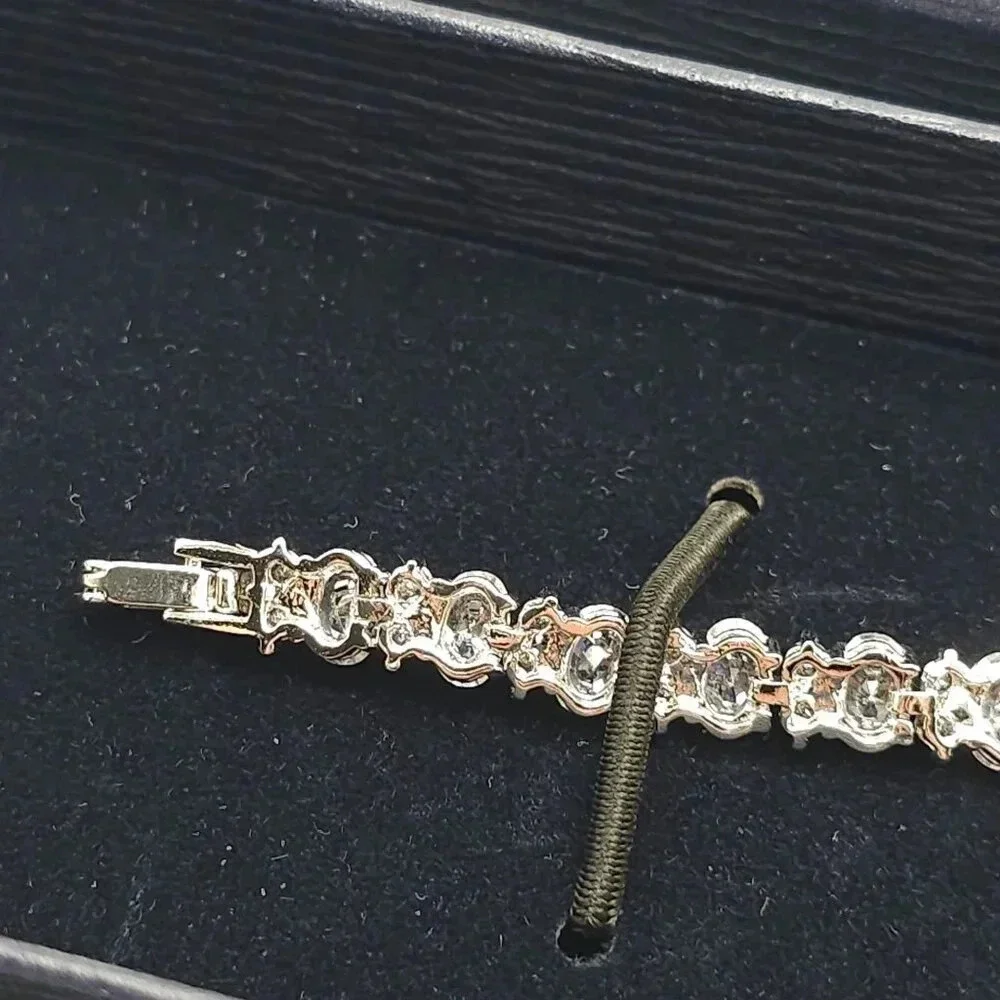 Stauer Halo Diamondaura Bracelet With Gift Box Shiny Bling For Your Wrists 7.5in